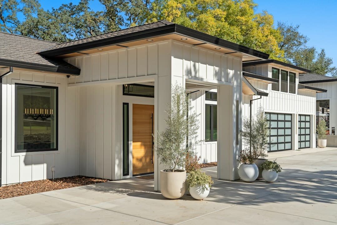 Cost to Build a Modern Farmhouse (2026)